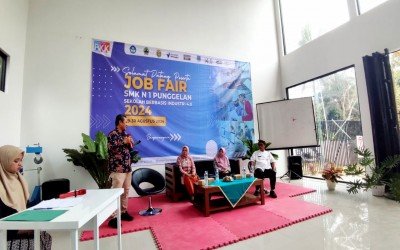 Sukseskan visi sekolah, SMKN 1 Punggelan menggelar Job Fair 2024