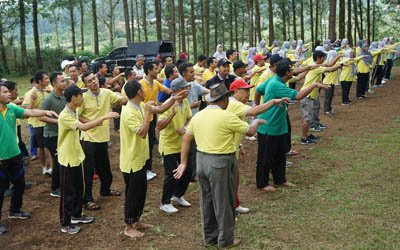 Outbound Guru Karyawan SMKN 1 Punggelan di Lembah Asri tahun 2019