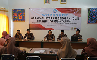 Workhsop Gerakan Literasi Sekolah SMK Negeri 1 Punggelan Tahun 2019