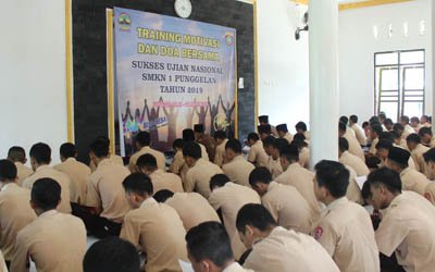 Kegiatan Training Motivasi Sukses UN Sebelum UN tahun 2019 SMKN 1 Punggelan