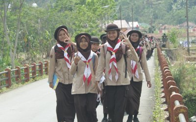 Pramuka SMKN 1 Punggelan melaksanakan Jalan